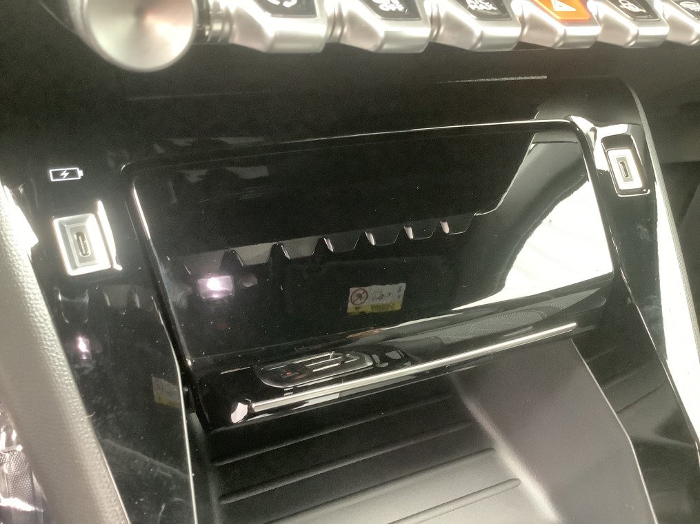 Peugeot 2008 Hybrid 145 e-DCS6 Allure